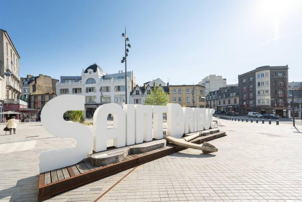 Appartement Au Coeur De Saint-Brieuc Buitenkant foto